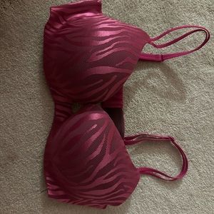 Victoria secret bras 34d 2 pack (worn once)
